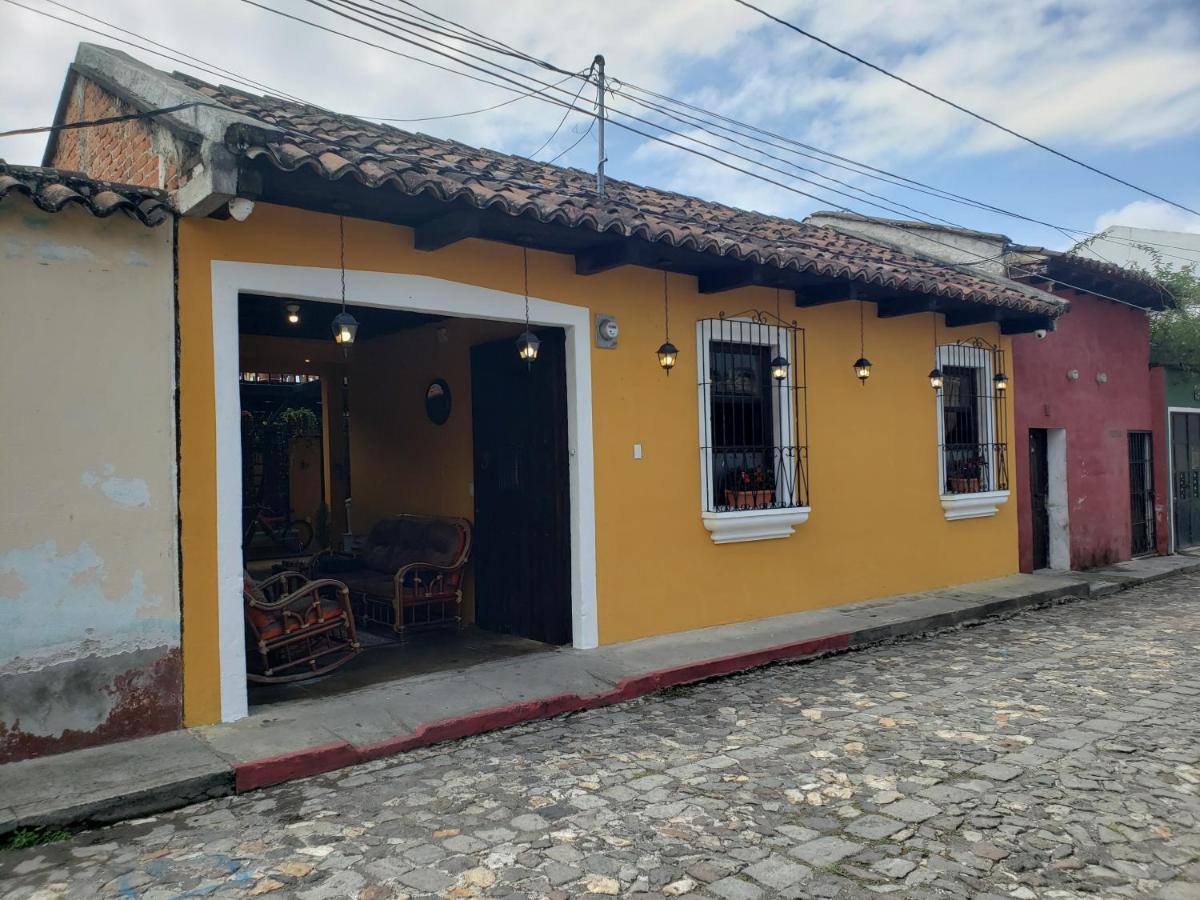 Parrot House Bed & Breakfast Antigua Bagian luar foto