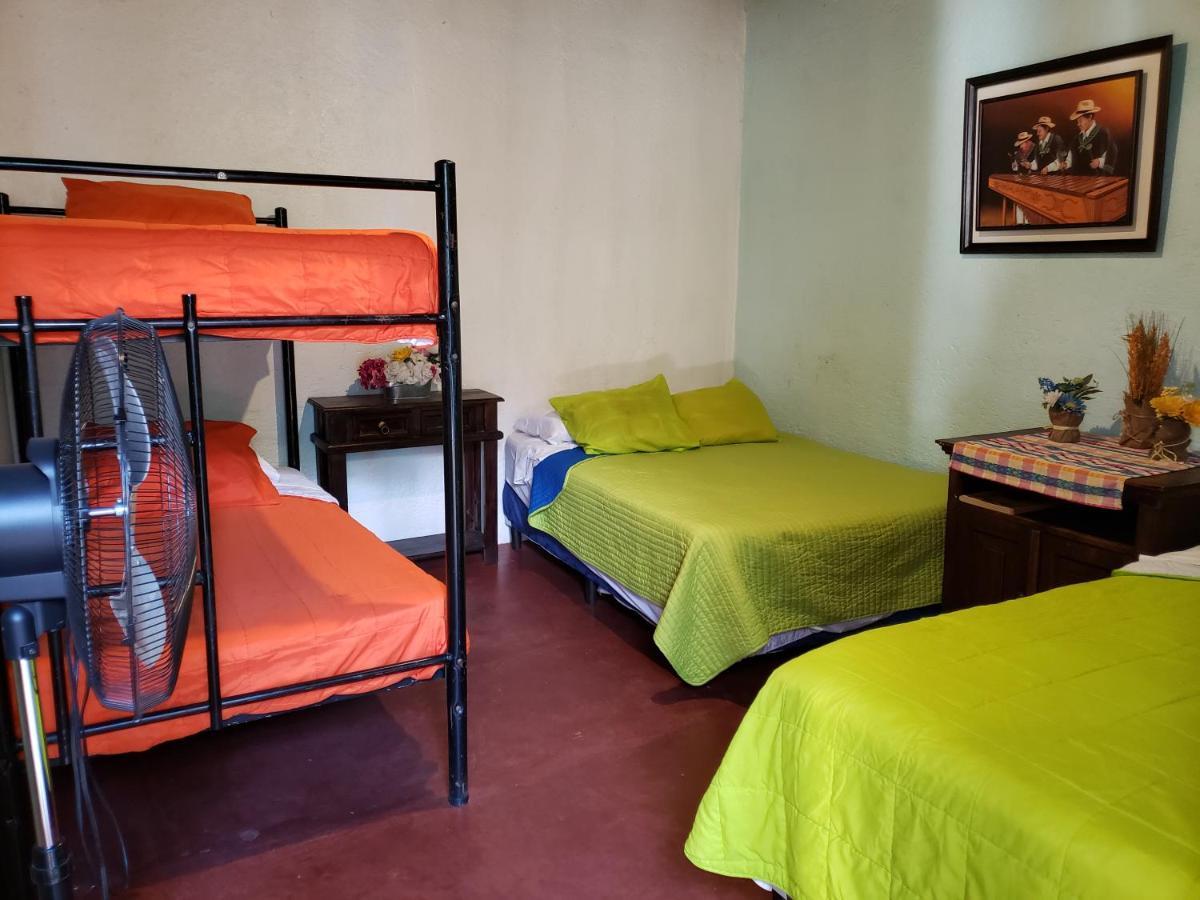Parrot House Bed & Breakfast Antigua Bagian luar foto