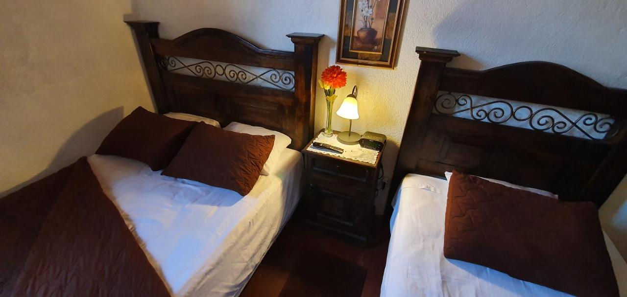 Parrot House Bed & Breakfast Antigua Bagian luar foto