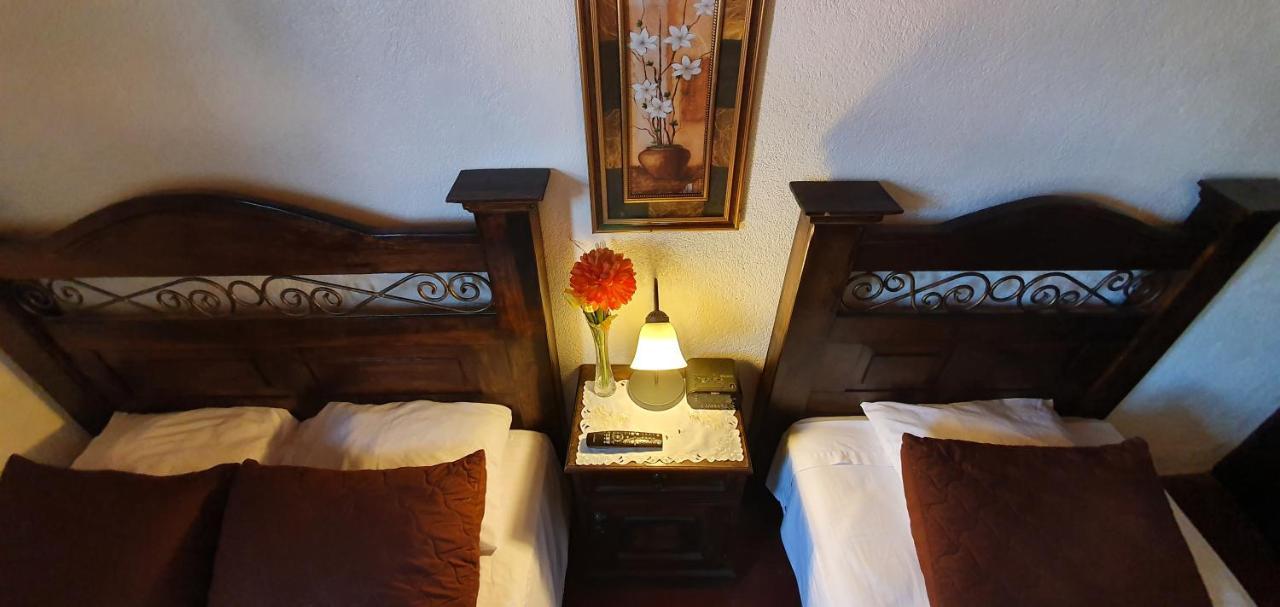 Parrot House Bed & Breakfast Antigua Bagian luar foto