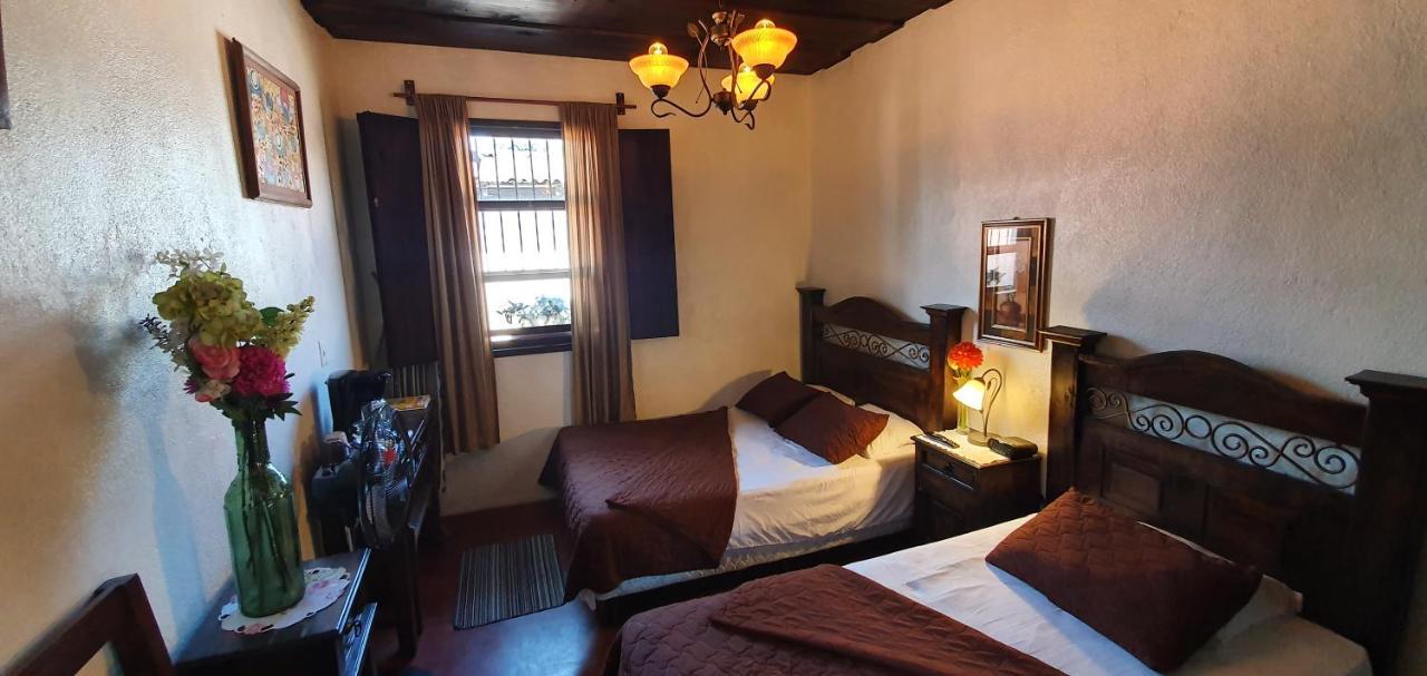 Parrot House Bed & Breakfast Antigua Bagian luar foto